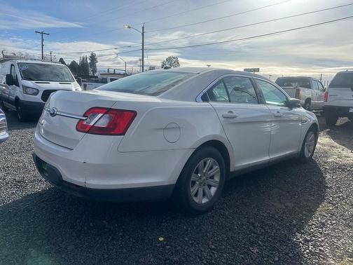 2011 Ford Taurus SE