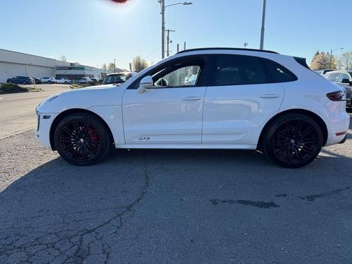 Carrara White Metallic 2017 Porsche Macan Macan GTS