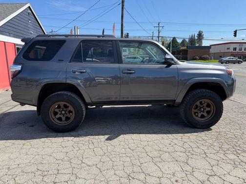 Magnetic Gray Metallic 2015 Toyota 4Runner SR5
