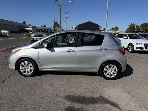 2013 Toyota Yaris L