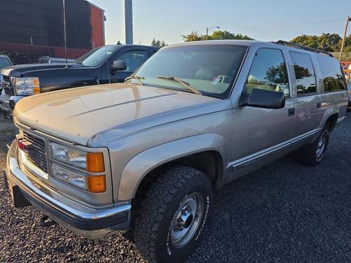 1999 GMC Suburban SL