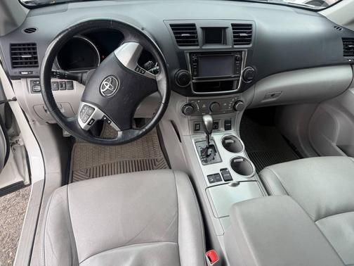 2013 Toyota Highlander SE