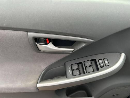 2011 Toyota Prius III