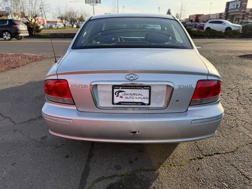 2004 Hyundai SONATA Base