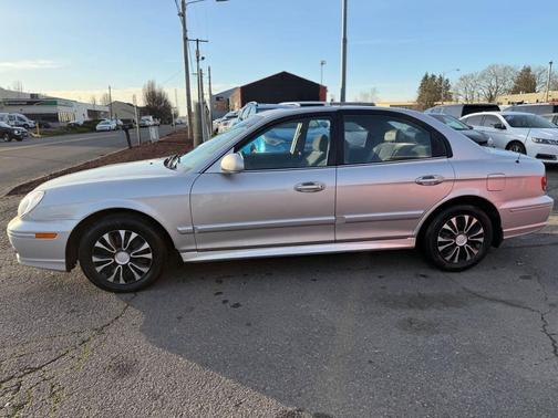 2004 Hyundai SONATA Base