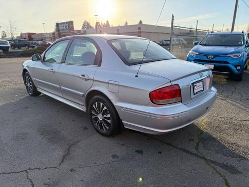 2004 Hyundai SONATA Base