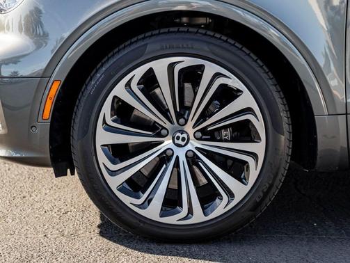 2023 Bentley Bentayga Azure