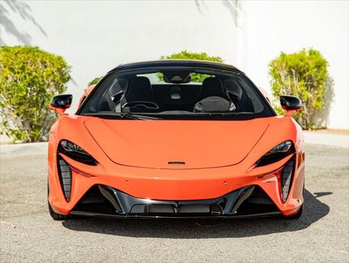 2025 McLaren Artura Performance