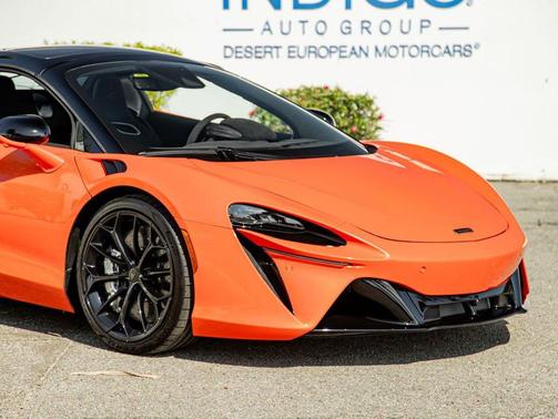 2025 McLaren Artura Performance