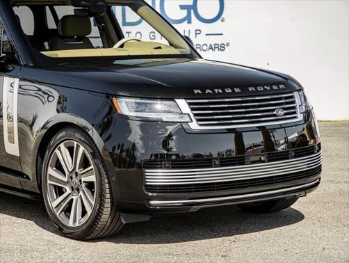 2025 Land Rover Range Rover P615 SV