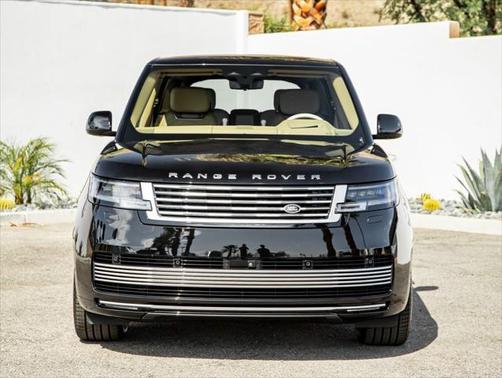 2025 Land Rover Range Rover P615 SV