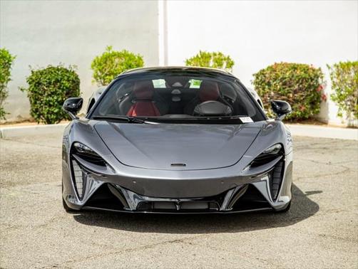2025 McLaren Artura