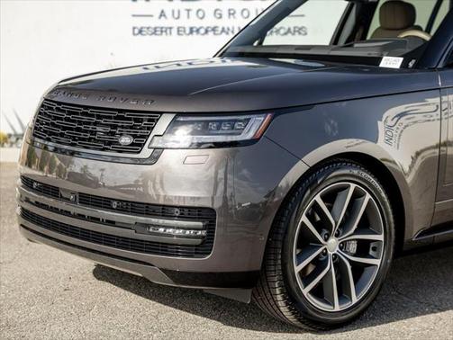 2025 Land Rover Range Rover P400 SE 7 Seat