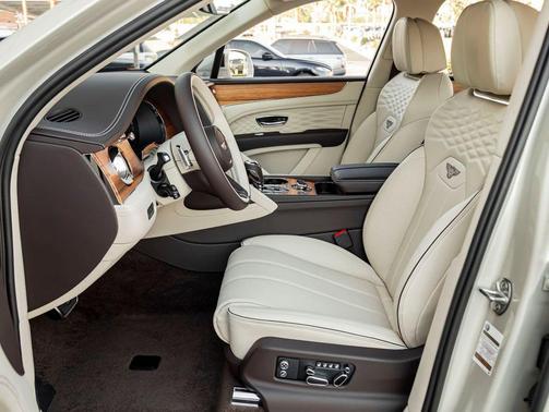 White Sand 2026 Bentley Bentayga Azure