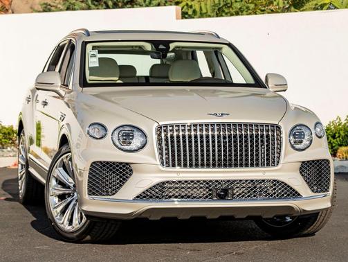 White Sand 2026 Bentley Bentayga Azure