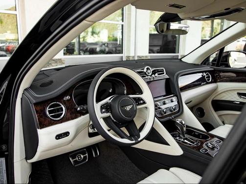 2025 Bentley Bentayga V8