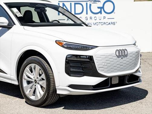 2025 Audi Q6 e-tron Premium Plus