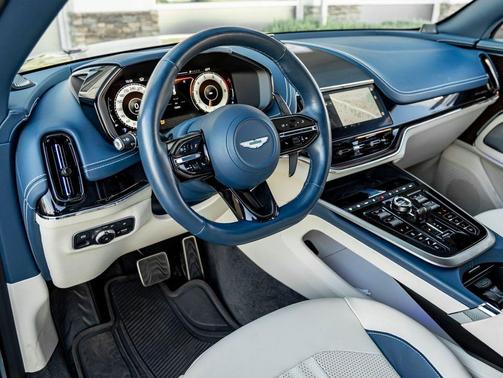 2025 Aston Martin DBX 707