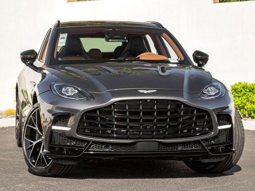 Magnetic Silver 2026 Aston Martin DBX S