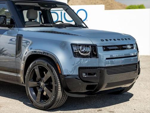 2025 Land Rover Defender 110 P400 X-Dynamic SE