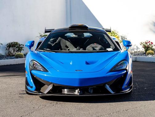 2020 McLaren 620R 