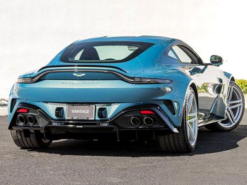 Q Iridescent Sapphire 2026 Aston Martin Vantage S