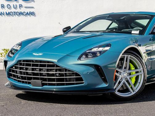 Q Iridescent Sapphire 2026 Aston Martin Vantage S