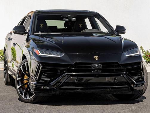 Nero Noctis Metallic 2024 Lamborghini Urus S