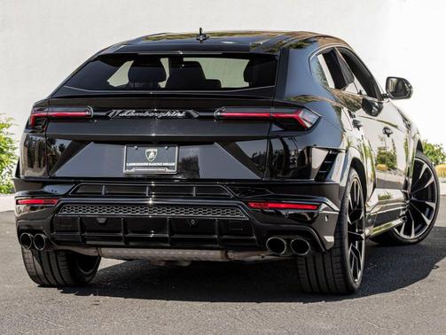 Nero Noctis Metallic 2024 Lamborghini Urus S