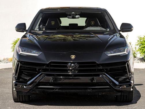 Nero Noctis Metallic 2024 Lamborghini Urus S