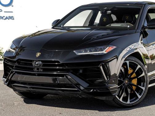 Nero Noctis Metallic 2024 Lamborghini Urus S