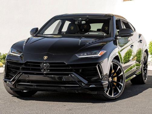 Nero Noctis Metallic 2024 Lamborghini Urus S