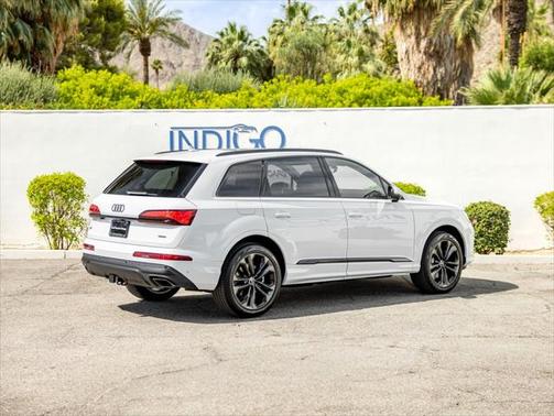 2025 Audi Q7 55 Premium Plus