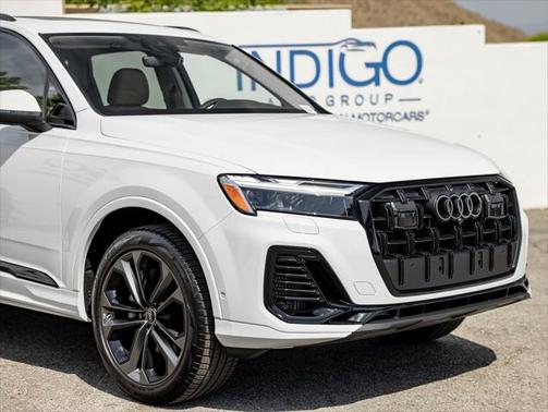 2025 Audi Q7 55 Premium Plus