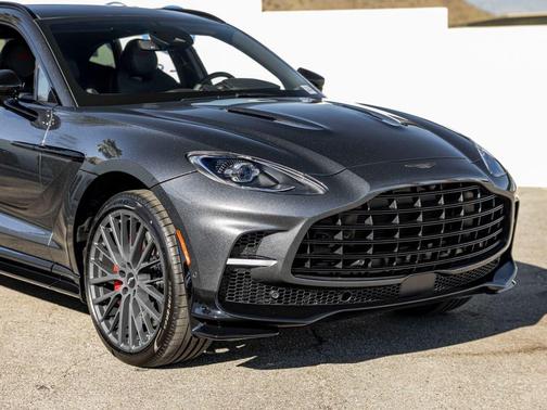 2025 Aston Martin DBX 707