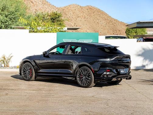 2025 Aston Martin DBX 707