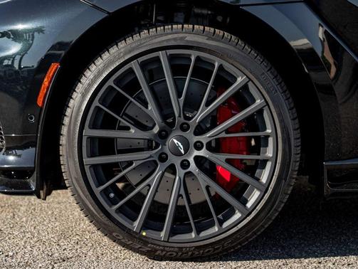 2025 Aston Martin DBX 707