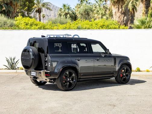2025 Land Rover Defender 110 P400 X