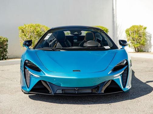 2025 McLaren Artura Performance