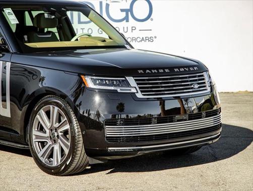 2025 Land Rover Range Rover P615 SV