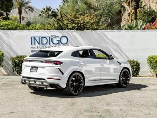 2022 Lamborghini Urus Graphite Capsule
