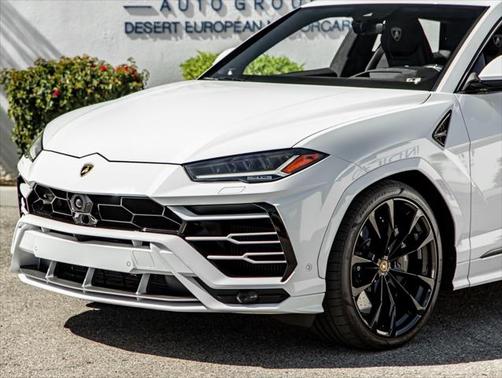 2022 Lamborghini Urus Graphite Capsule
