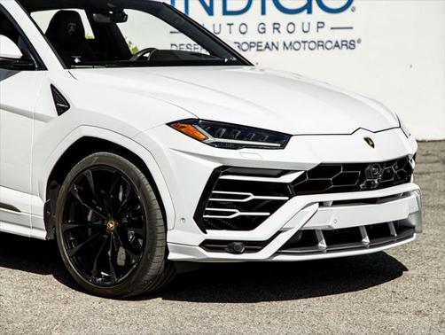 2022 Lamborghini Urus Graphite Capsule