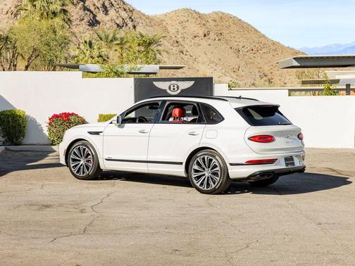 2023 Bentley Bentayga Hybrid Azure