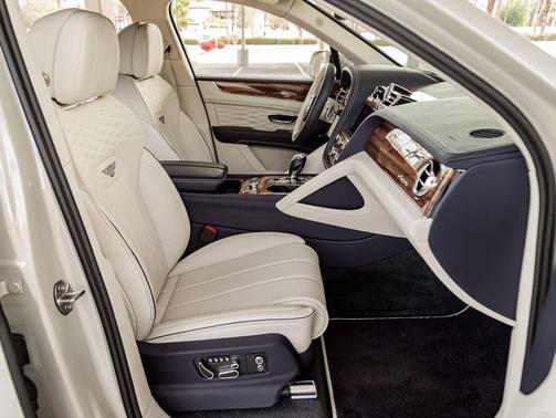 2023 Bentley Bentayga 