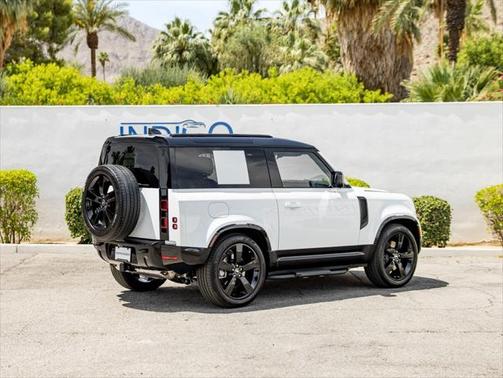 2025 Land Rover Defender 90 P400 X-Dynamic SE