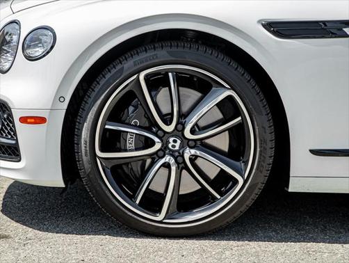 2024 Bentley Flying Spur Mulliner V8