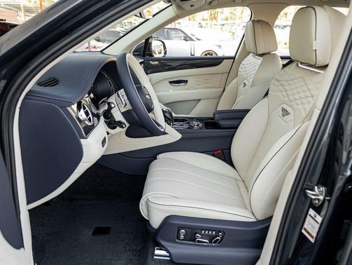 2025 Bentley Bentayga Atelier