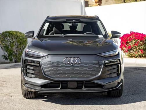 2025 Audi Q6 e-tron Premium Plus quattro