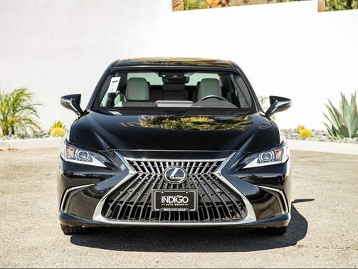 2023 Lexus ES 300h Base